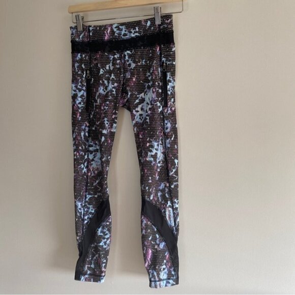 lululemon All Sport Crop Floral Sport Tranquil Blue Multi legging - Picture 6 of 10